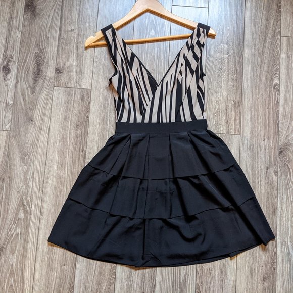 (SOLD) A/X - Surplice Tiered Dress - Petite 0 - Picture 2 of 8